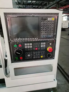 Токарный станок с ЧПУ и горизонтальной станиной JINTANG CK530i-1000 контроллер HNC-808Di-T